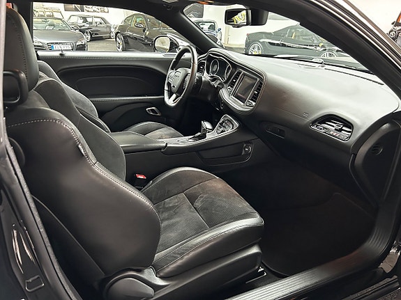Dodge Challenger 17 of 23