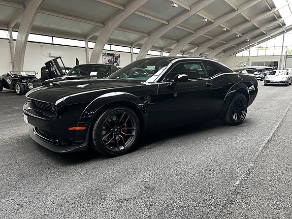 Dodge Challenger 2 of 5
