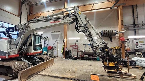 Takeuchi TB 2150 R 3 of 12