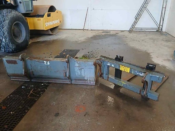 Yanmar V80-5 6 of 7