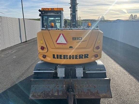Liebherr A 910 Compact 7 of 16