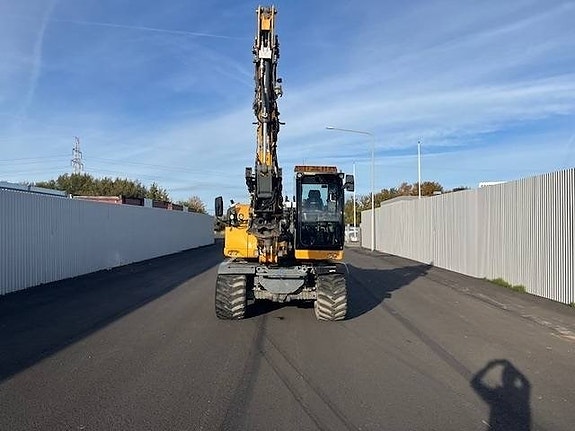 Liebherr A 910 Compact 2 of 16