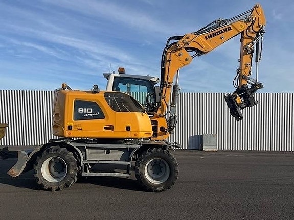 Liebherr A 910 Compact 4 of 16