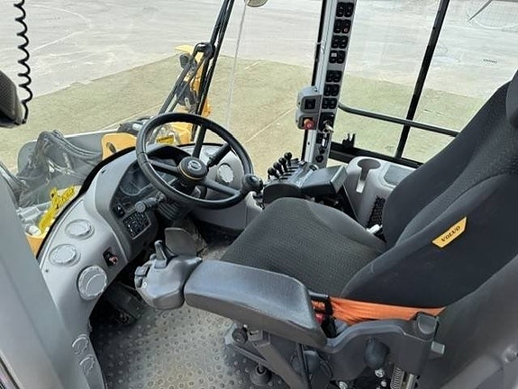 Volvo L 70 H, Hjullastare 21 of 24