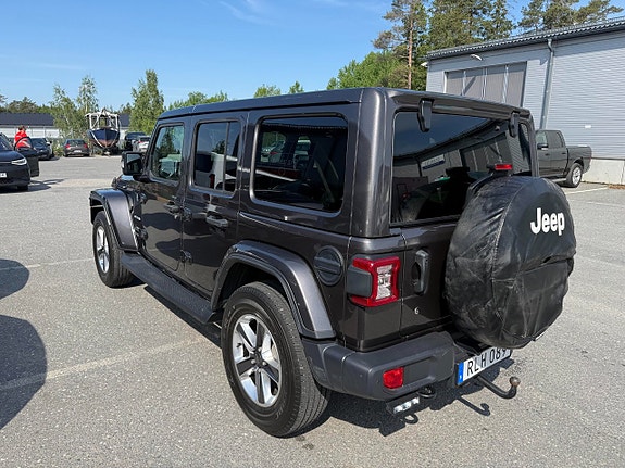 Jeep Wrangler Unlimited 3 of 5