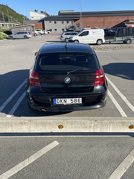 BMW 118i 4 of 5