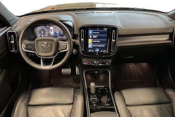 Volvo XC40 14 of 30