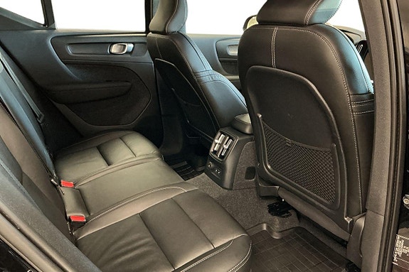 Volvo XC40 12 of 30