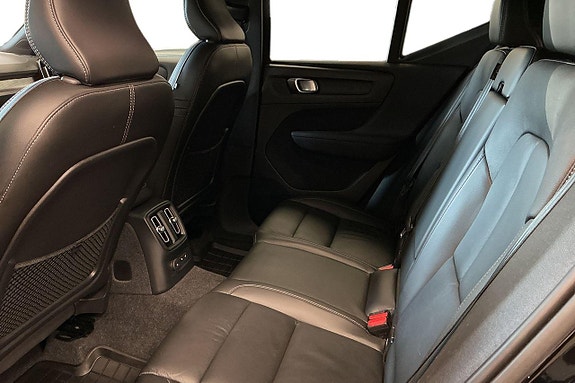 Volvo XC40 13 of 30