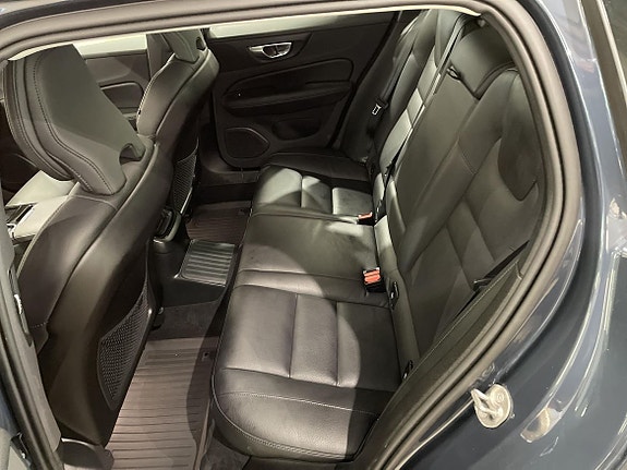 Volvo V60 13 of 25