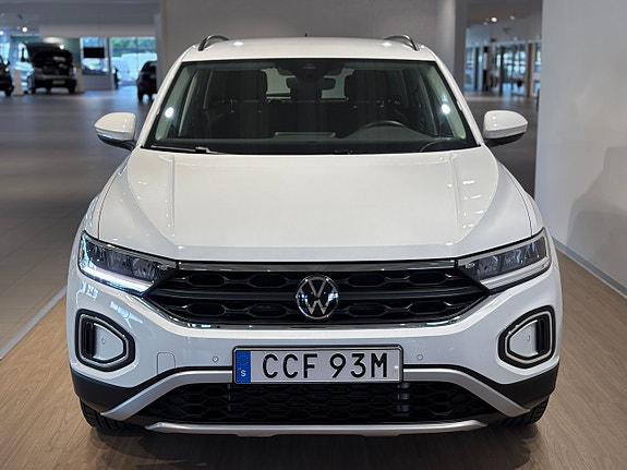 Volkswagen T-Roc 2 of 5