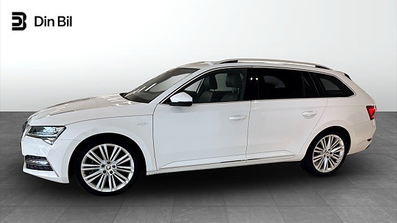Skoda Superb 2 of 5