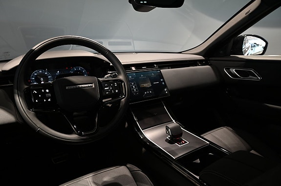 Land Rover Range Rover Velar 14 of 30