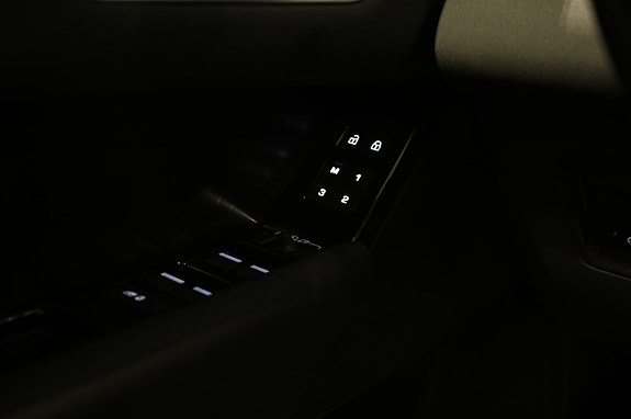Land Rover Range Rover Velar 21 of 30