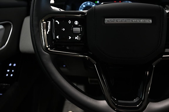 Land Rover Range Rover Velar 18 of 30