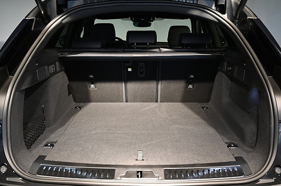 Land Rover Range Rover Velar 25 of 30