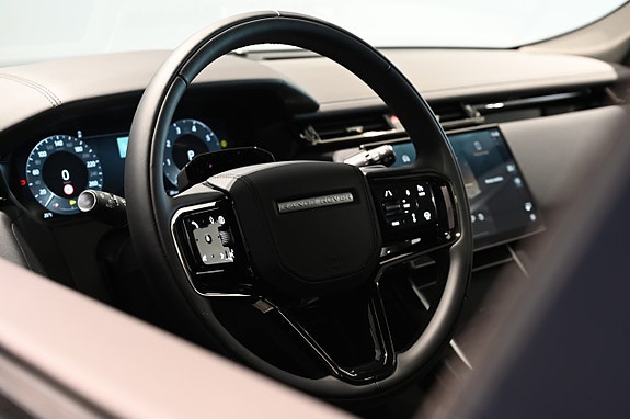 Land Rover Range Rover Velar 17 of 30