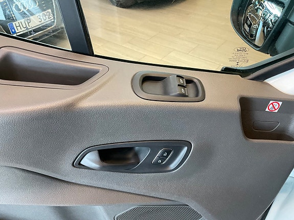 Ford Transit 10 of 17