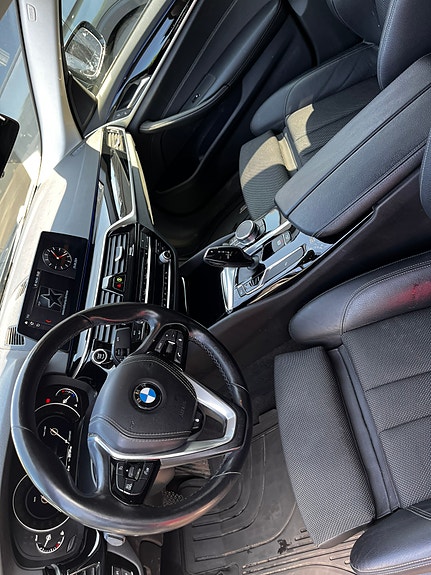 BMW 520d 2 of 5