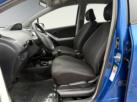 Toyota Yaris 7 of 9