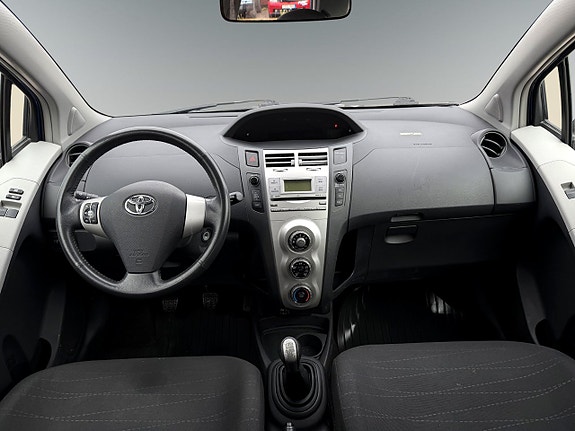 Toyota Yaris 6 of 9
