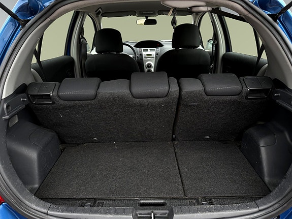 Toyota Yaris 9 of 9