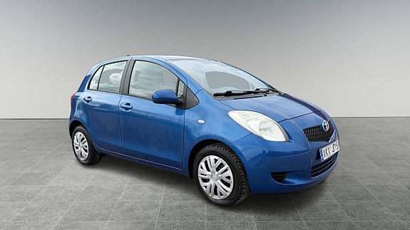 Toyota Yaris 4 of 9