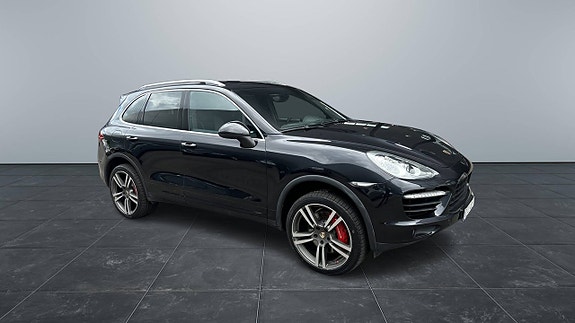 Porsche Cayenne 2 of 5