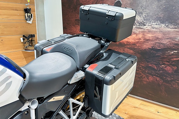 BMW R 1250 GS |Akrapovic|Touratech|Motorbågar|Navi|Nyservad|SE SPEC| 12 of 17