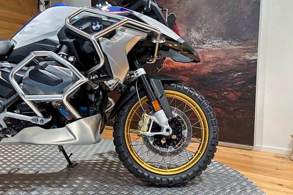 BMW R 1250 GS |Akrapovic|Touratech|Motorbågar|Navi|Nyservad|SE SPEC| 7 of 17