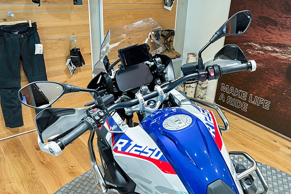 BMW R 1250 GS |Akrapovic|Touratech|Motorbågar|Navi|Nyservad|SE SPEC| 13 of 17