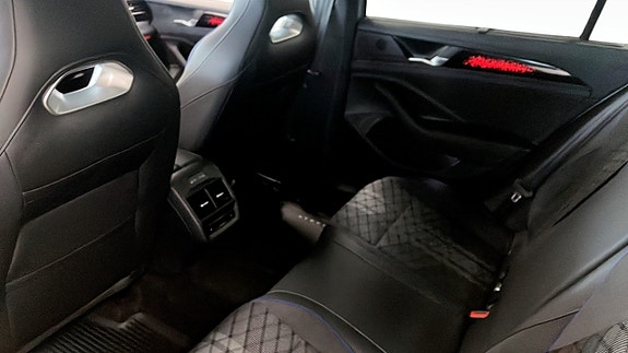 Volkswagen Passat 12 of 14