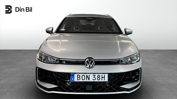 Volkswagen Passat 4 of 14
