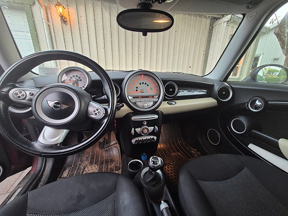 MINI Cooper 3 of 5