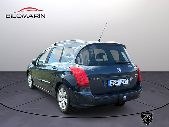 Peugeot 308 SW 2 of 5