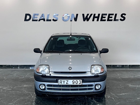 Renault Clio 2 of 5