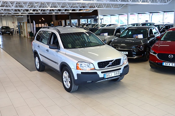 Volvo XC90 3 of 5