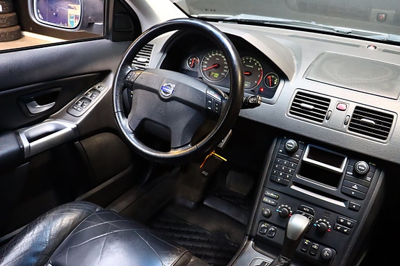 Volvo XC90 16 of 25