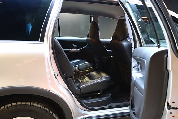 Volvo XC90 13 of 25