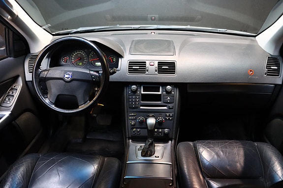 Volvo XC90 15 of 25