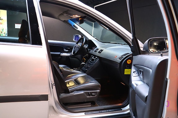 Volvo XC90 11 of 25