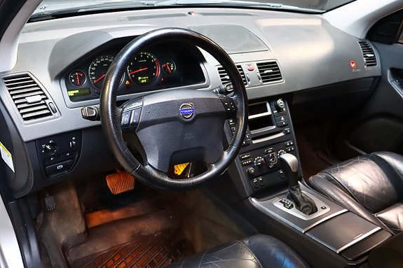 Volvo XC90 10 of 25