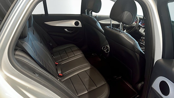 Mercedes-Benz E220 5 of 5