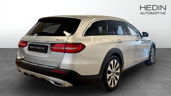 Mercedes-Benz E220 2 of 5