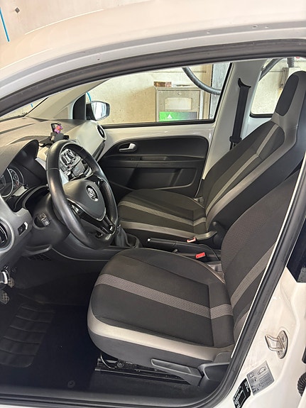 Volkswagen UP! 5 of 5