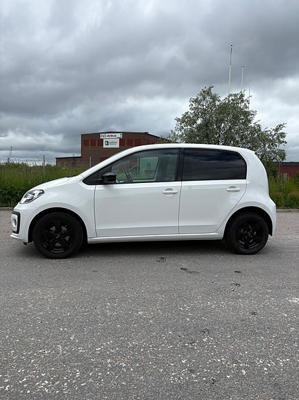 Volkswagen UP! 2 of 5