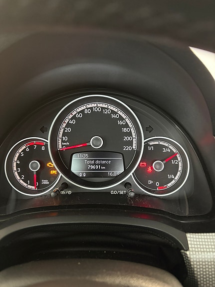 Volkswagen UP! 4 of 5