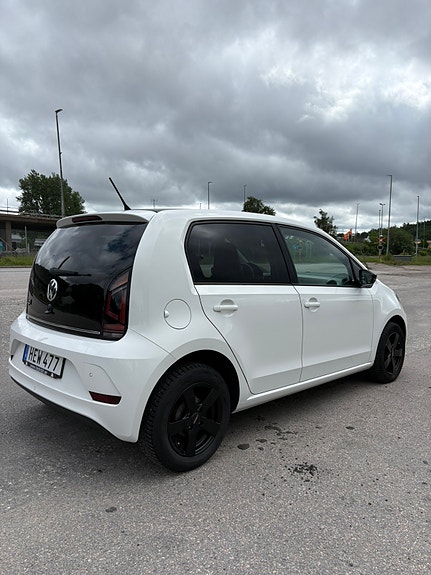 Volkswagen UP! 3 of 5
