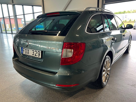 Skoda Superb 3 of 5