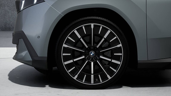 BMW iX3 4 of 5
